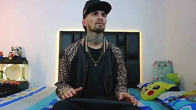 Snapshot of Brutal_Sex_Fucking chatting on 15, 6, 2026 Brutal Sex Fucking online show from 15, 6, 2026