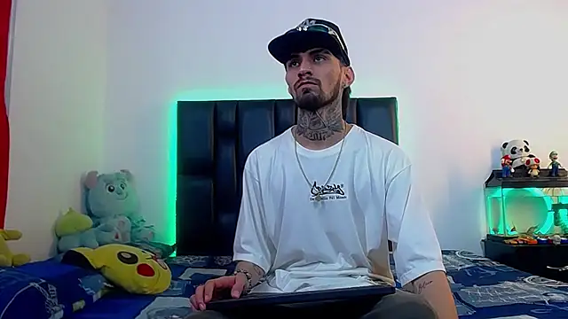 Snapshot of Brutal_Sex_Fucking chatting on 22, 6, 2026 Brutal Sex Fucking online show from 22, 6, 2026