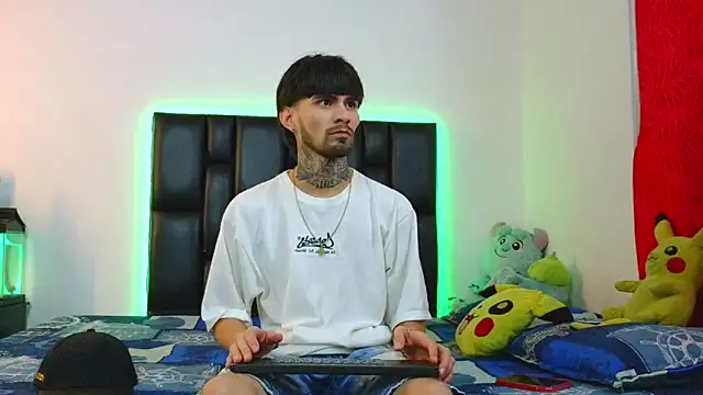 Snapshot of Brutal_Sex_Fucking chatting on 6, 6, 2026 Brutal Sex Fucking online show from 6, 6, 2026