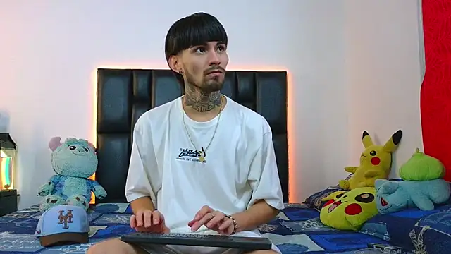 Snapshot of Brutal_Sex_Fucking chatting on 8, 6, 2026 Brutal Sex Fucking online show from 8, 6, 2026