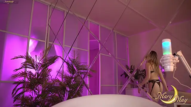 marylunamay online show from 28, 2, 2025