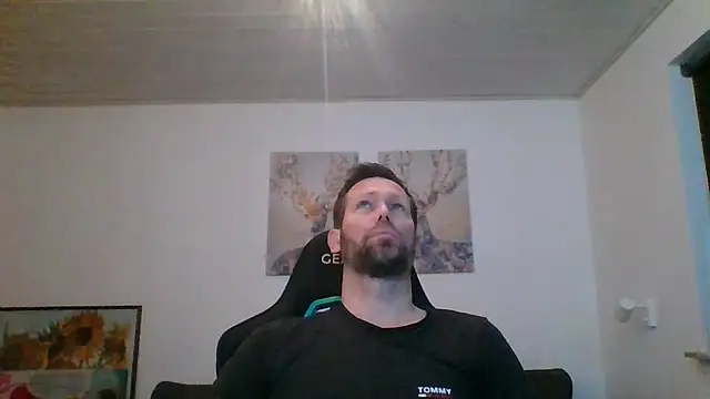 Snapshot of Gotta1 chatting on 19, 12, 2025 Gotta1 online show from 19, 12, 2025