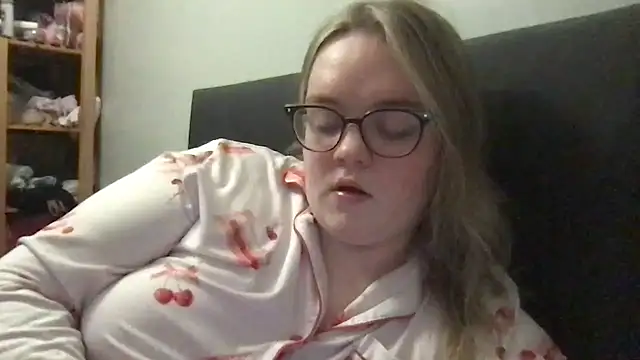 honeyyy24 online show from 19, 2, 2026