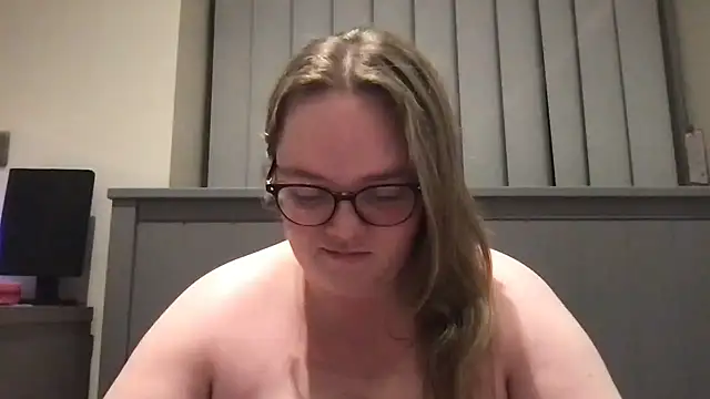 Snapshot of honeyyy24 chatting on 6, 6, 2026 honeyyy24 online show from 6, 6, 2026