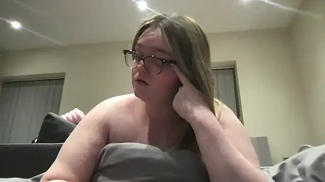 honeyyy24 online show from 10, 5, 2026