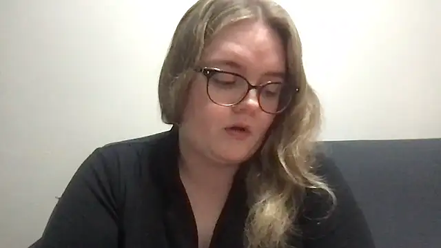 honeyyy24 online show from 8, 4, 2026