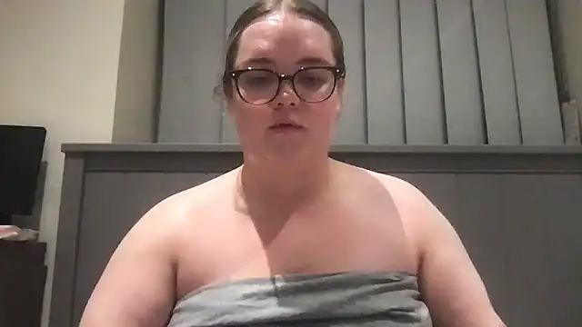 Snapshot of honeyyy24 chatting on 8, 7, 2026 honeyyy24 online show from 8, 7, 2026