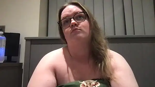 Snapshot of honeyyy24 chatting on 11, 6, 2026 honeyyy24 online show from 11, 6, 2026