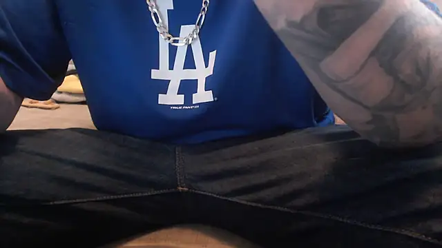 JohnnyKorrupt  online show from 1, 2, 2025