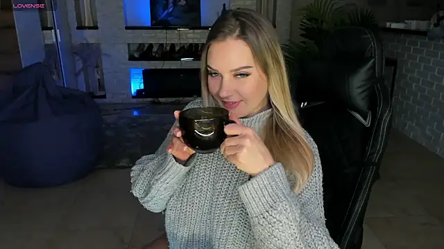 KittiLiza online show from 21, 2, 2025