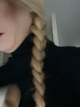 Lolitaxlola online show from 5, 4, 2026