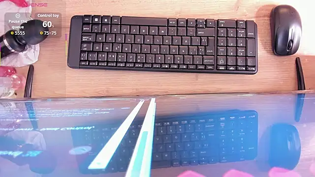 Snapshot of marien_thomson_ chatting on 5, 2, 2026 marien thomson online show from 5, 2, 2026