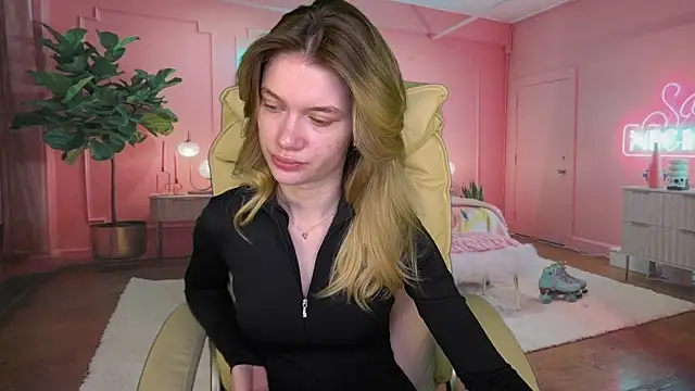 Snapshot of AnacondaOn chatting on 12, 3, 2025 AnacondaOn online show from 12, 3, 2025