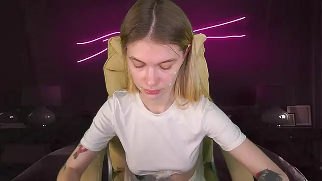 Snapshot of AnacondaOn chatting on 14, 3, 2025 AnacondaOn online show from 14, 3, 2025