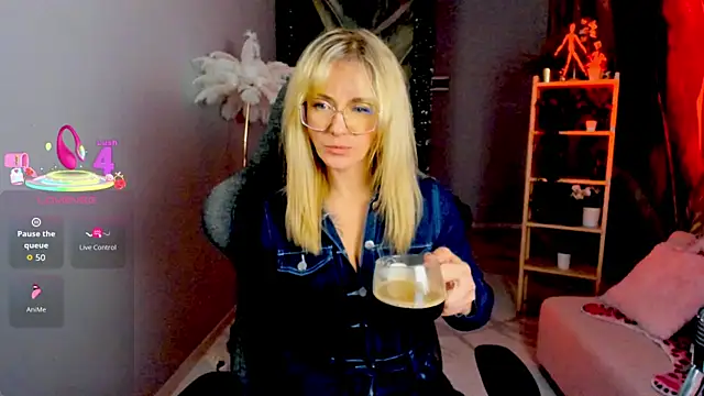 LadyIzabel online show from 7, 4, 2026