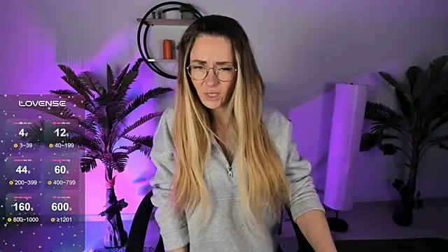 LadyIzabel online show from 10, 2, 2025