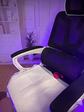 Milk-babier online show from 11, 10, 2025