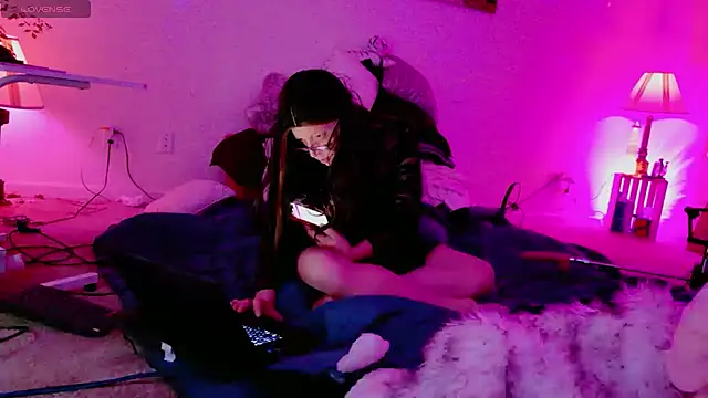 NinasNylonz online show from 30, 6, 2026