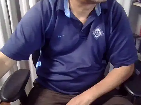 Snapshot of Puleva2 chatting on 2, 11, 2025 Puleva2 online show from 2, 11, 2025