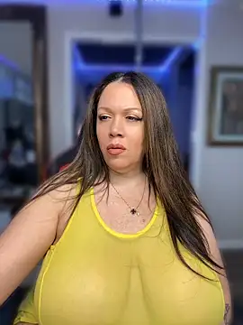 Snapshot of curvyfunlover chatting on 27, 5, 2026 curvyfunlover online show from 27, 5, 2026