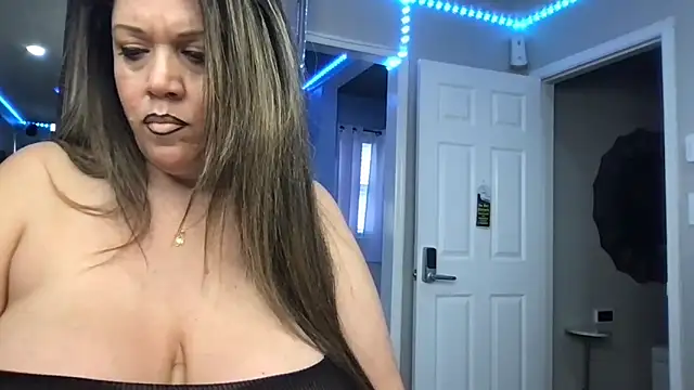 curvyfunlover online show from 9, 11, 2025