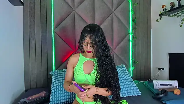 BriaConner  online show from 14, 1, 2026