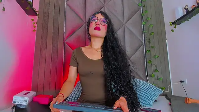 Snapshot of BriaConner_ chatting on 6, 6, 2026 BriaConner online show from 6, 6, 2026