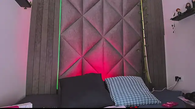 BriaConner  online show from 22, 11, 2025