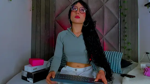 Snapshot of BriaConner_ chatting on 18, 7, 2026 BriaConner online show from 18, 7, 2026