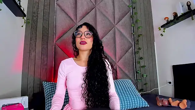 BriaConner  online show from 7, 4, 2026