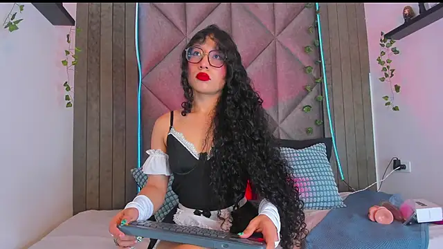 BriaConner  online show from 10, 11, 2025