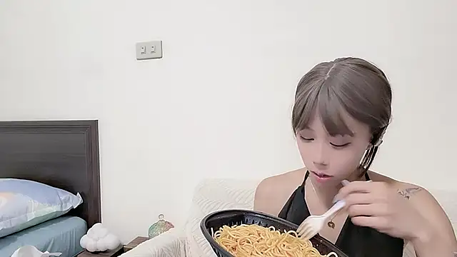 Fine-sand online show from 8, 10, 2025