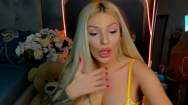 glossy blondegirl online show from 8, 10, 2025