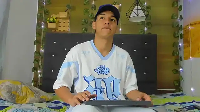 Snapshot of ryan_carter08 chatting on 11, 10, 2025 ryan carter08 online show from 11, 10, 2025