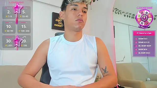 Snapshot of ryan_carter08 chatting on 10, 10, 2025 ryan carter08 online show from 10, 10, 2025