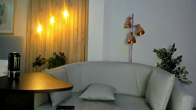 AriRobert  online show from 14, 9, 2025