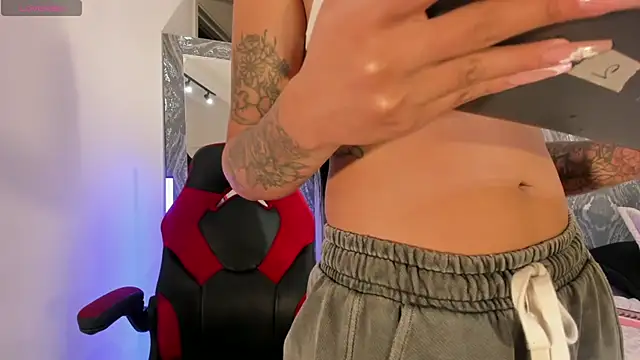 AriRobert  online show from 4, 11, 2025