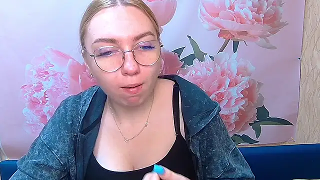 BeatriceFly online show from 15, 9, 2025