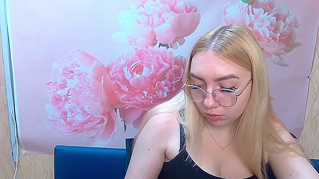 BeatriceFly online show from 9, 9, 2025