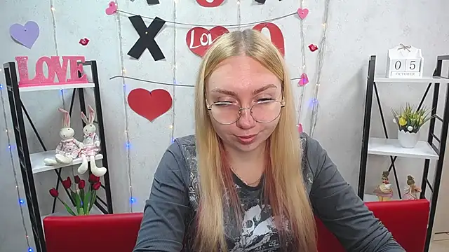 BeatriceFly online show from 5, 10, 2025