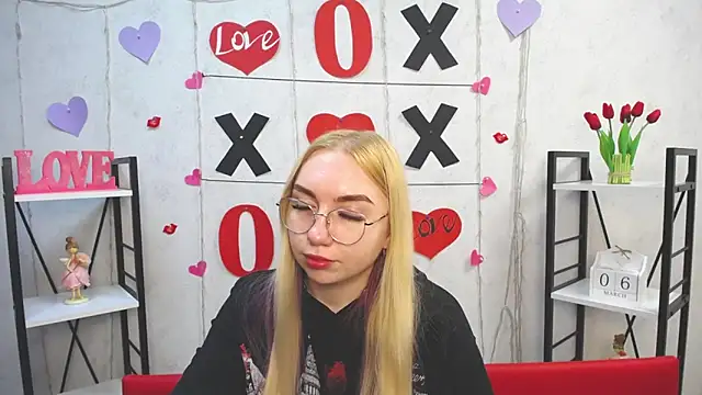 BeatriceFly online show from 6, 3, 2025