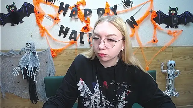 BeatriceFly online show from 21, 10, 2025