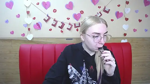 BeatriceFly online show from 1, 3, 2025