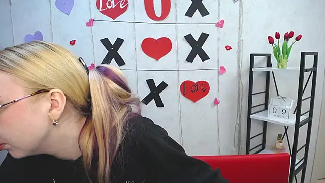 BeatriceFly online show from 10, 3, 2025