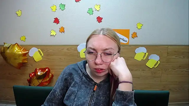 BeatriceFly online show from 19, 9, 2025