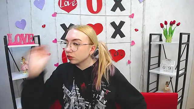 BeatriceFly online show from 10, 3, 2025