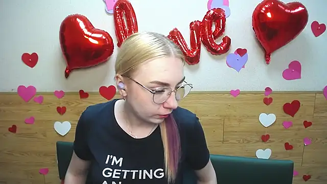 BeatriceFly online show from 16, 3, 2025