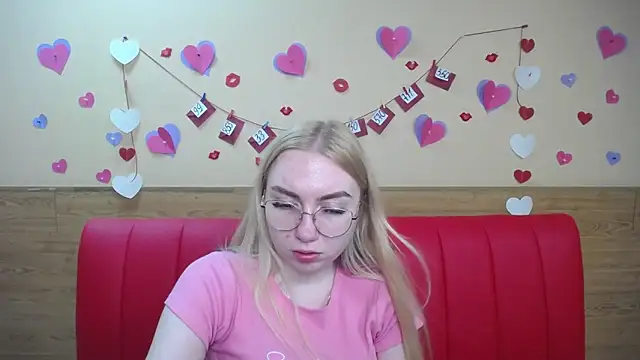 BeatriceFly online show from 13, 3, 2025