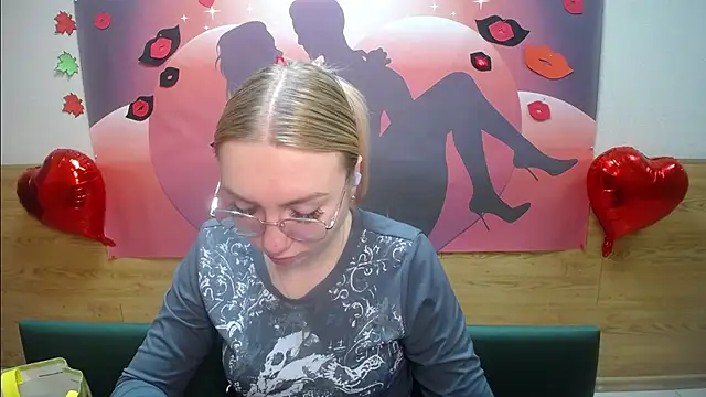 BeatriceFly online show from 4, 10, 2025