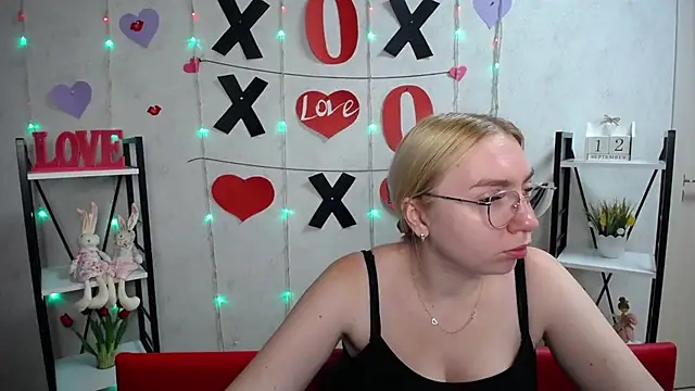 BeatriceFly online show from 12, 9, 2025